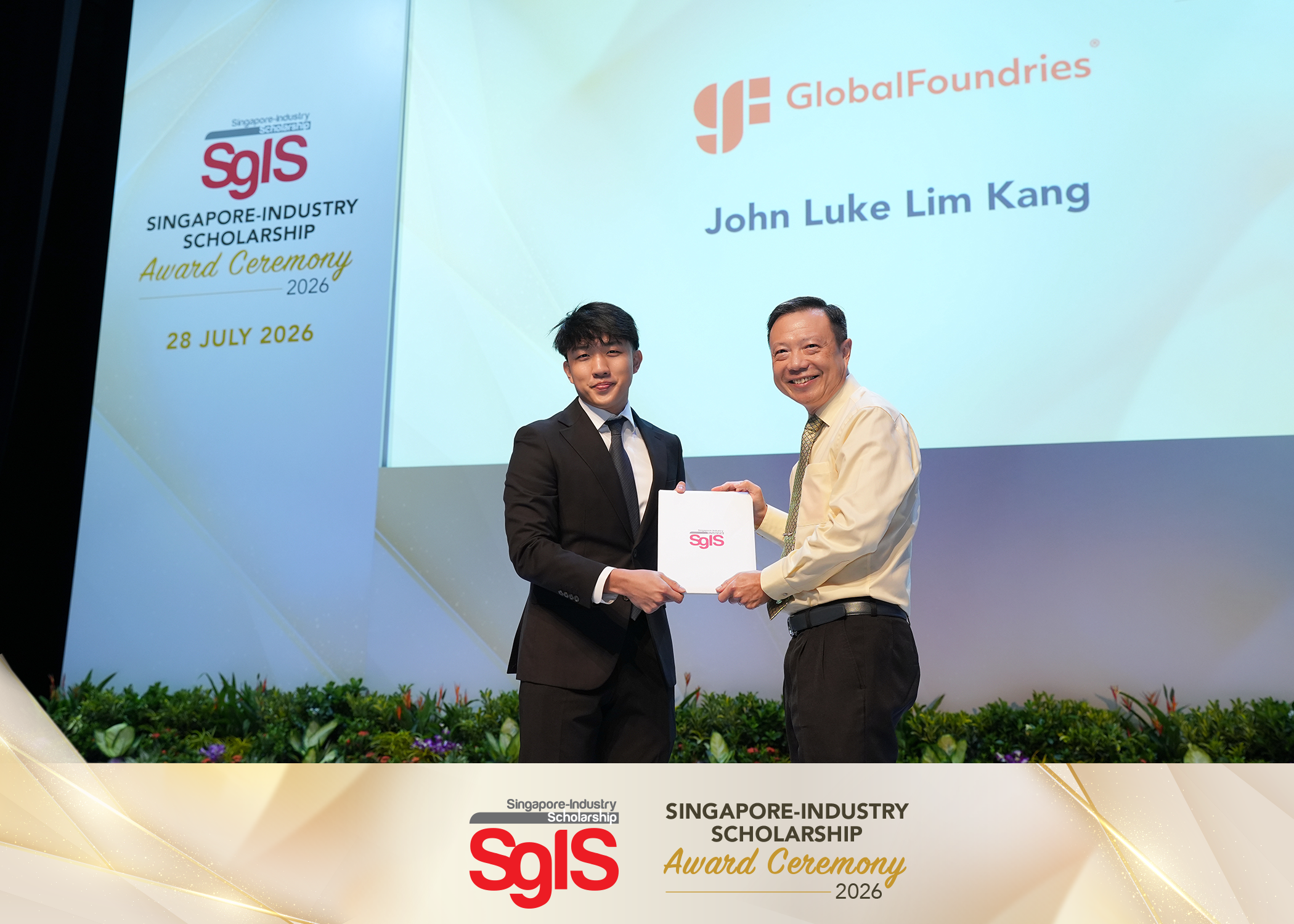John Luke Lim Kang, from the class of 2022, receiving a Singapore-Industry Scholarship (Mid-term) from an industry partner from GlobalFoundries.